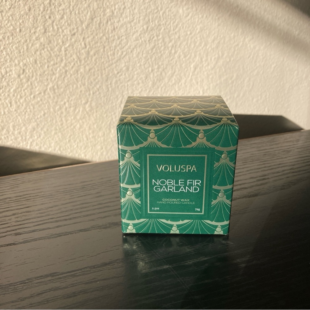 Voluspa Noble Fir Garland
Pedestal Candle